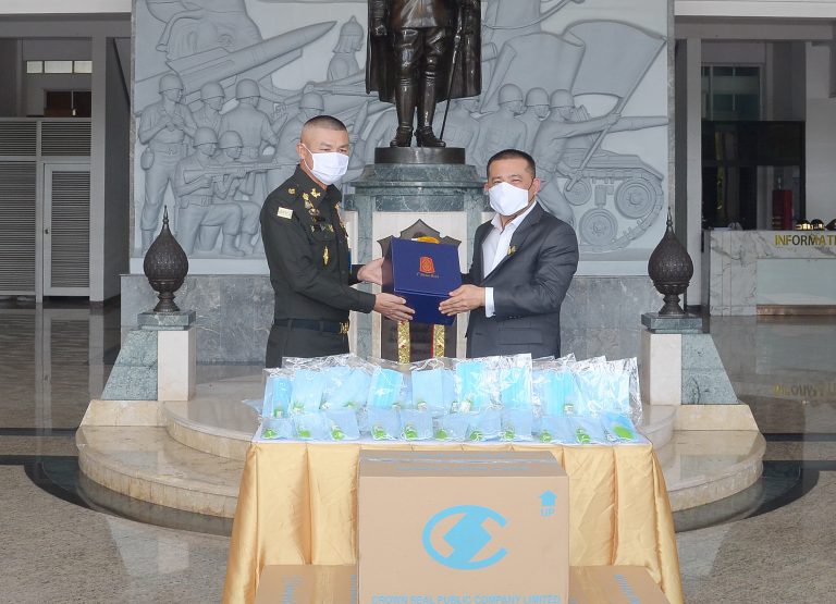 แม่ทัพภาค 1 รับมอบหน้ากากอนามัยและเจล เจลล้างมือ จากคุณประสิทธิ์ เจียว